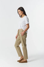 Load image into Gallery viewer, Goondiwindi - Vine Cropped Jogger