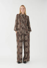 Load image into Gallery viewer, Dea Kudibal - Solitaire Blouse with Bow