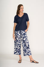 Load image into Gallery viewer, Foil - V Benefits Top