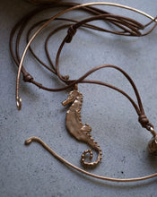 Load image into Gallery viewer, Pesci - Cavallucio Large Marino Pendant