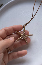 Load image into Gallery viewer, Pesci - Med Stella Di Mare Pendant