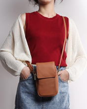 Load image into Gallery viewer, Rugged Hide - Fairfield Bag