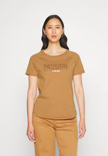 Load image into Gallery viewer, Mos Mosh | Leni Tee