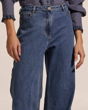 Load image into Gallery viewer, Zoe Kratzmann | Magnet Jean | Mid Denim