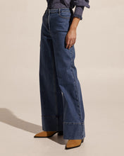 Load image into Gallery viewer, Zoe Kratzmann | Magnet Jean | Mid Denim