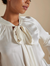 Load image into Gallery viewer, Alessandra - Analise Top Silk - Ivory
