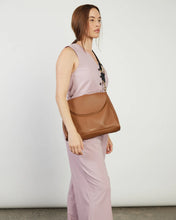 Load image into Gallery viewer, Saben - Becks Crossbody - Tan Luxe
