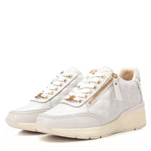 Load image into Gallery viewer, Carmela - 161954 Jogger - White
