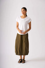 Load image into Gallery viewer, Foil - Clean Queen Top - White

