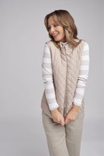 Load image into Gallery viewer, Goondiwindi - Quilted Vest
