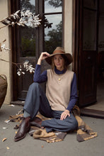 Load image into Gallery viewer, Goondiwindi - Vest With Side Slits - Oatmeal
