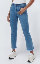 Load image into Gallery viewer, Kireina - Vacay Jean | Raw Hem - 70s Blue
