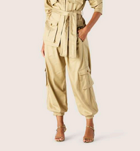 Load image into Gallery viewer, MOS - Rita Pants - Classic Beige
