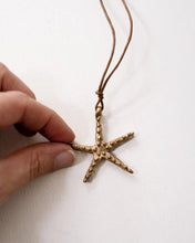 Load image into Gallery viewer, Pesci - Med Stella Di Mare Pendant
