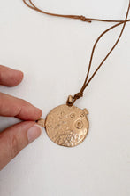 Load image into Gallery viewer, Pesci - Tondino Pendant
