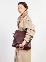 Load image into Gallery viewer, Saben - Beatrice Shoulder Bag - Espresso Croc
