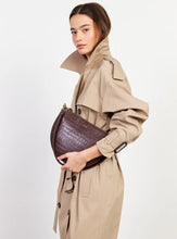 Load image into Gallery viewer, Saben - Gani Shoulder Bag - Espresso Croc
