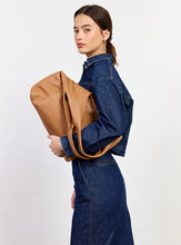 Load image into Gallery viewer, Saben - Kip Shoulder Bag - Toffee Lightly Milled
