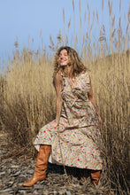 Load image into Gallery viewer, Lolly's Laundry - Samoll Midi Dress - Flower Print
