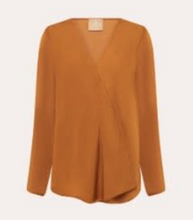 Load image into Gallery viewer, Scandi &amp; Co - Donna Blouse
