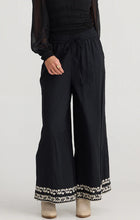 Load image into Gallery viewer, Talisman - Aspire Pant - Black w/ Off White

