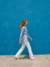 Load image into Gallery viewer, Vilagallo - Mao Lemonade Shirt
