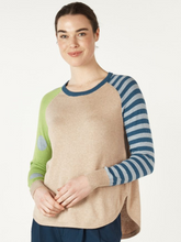 Load image into Gallery viewer, Zaket &amp; Plover - Spot + Stripe Crew - Oat
