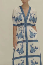 Load and play video in Gallery viewer, Zoe Kratzmann - Portrait Dress
