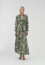 Load and play video in Gallery viewer, Dea Kudibal - Tusneldadea Dress - Magana Army

