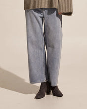 Load image into Gallery viewer, Zoe Kratzmann - Beacon Jean - Washed Denim
